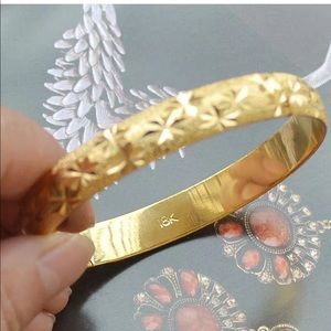 NEW 18K gold bangle bracelet